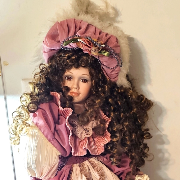 Vintage Cathay Collection Porcelain Doll in EUC - Picture 1 of 3